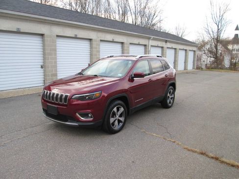 Used 2019 Jeep Cherokee Limited image 2