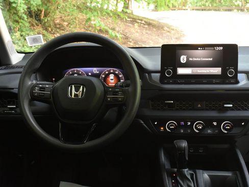 Used 2024 Honda Accord EX image 22