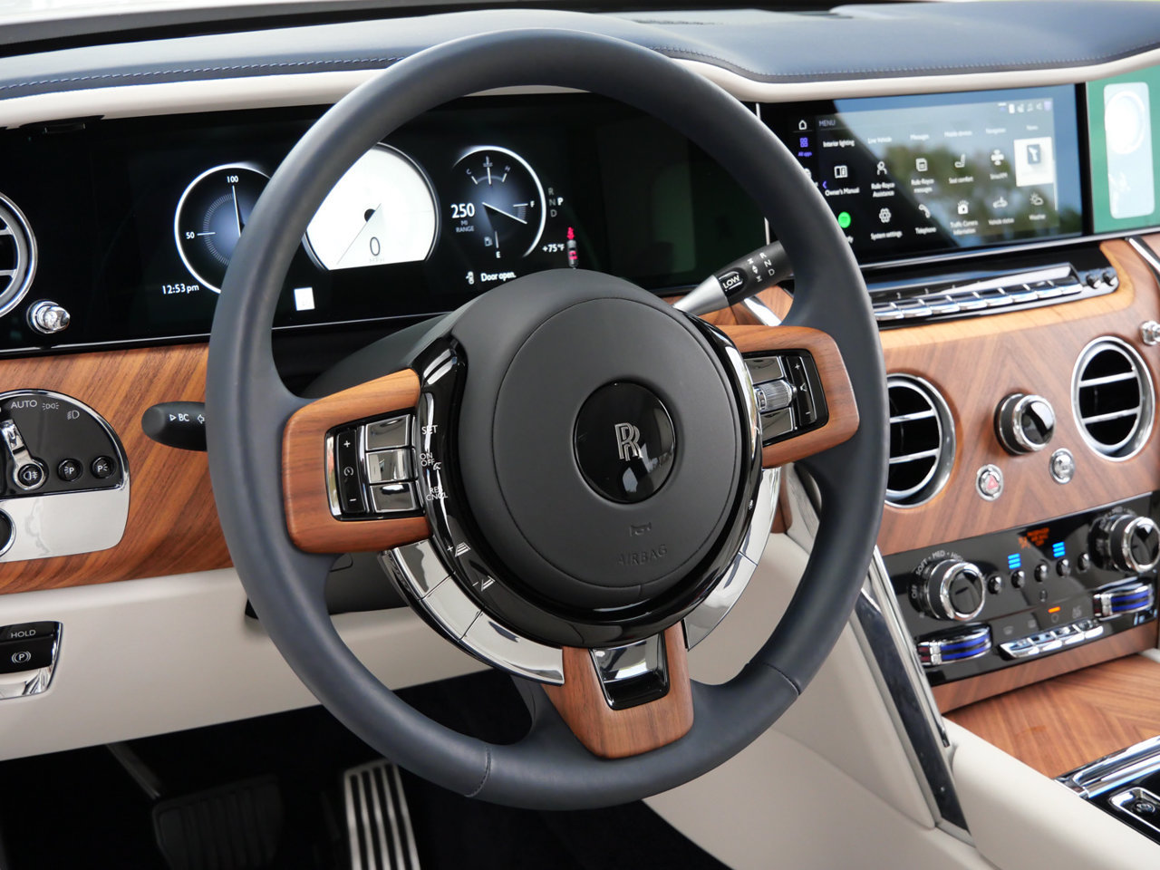Used 2025 Rolls-Royce Cullinan AWD/4WD image 17