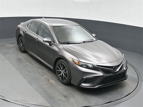 Used 2024 Toyota Camry SE image 37