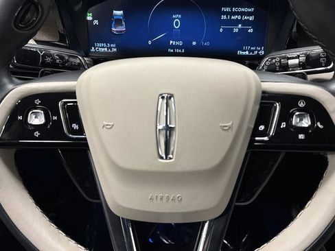 Used 2025 Lincoln Corsair Reserve image 16