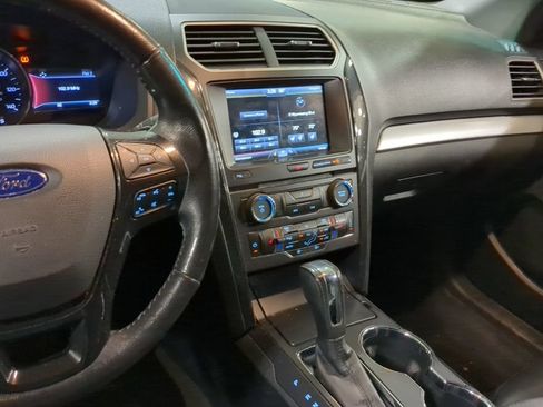 Used 2016 Ford Explorer XLT w/ Equipment Group 202A AWD/4WD image 13