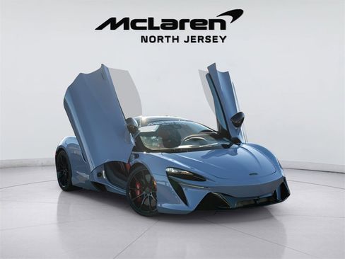 Used 2025 McLaren Artura Spider image 18
