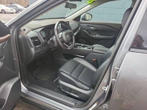 Used 2021 Nissan Rogue SV w/ Premium Package image 11