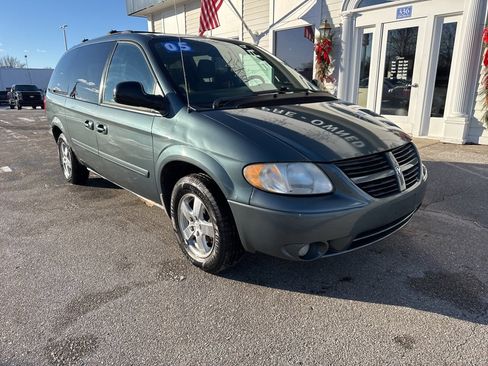 Used 2005 Dodge Grand Caravan SXT image 3