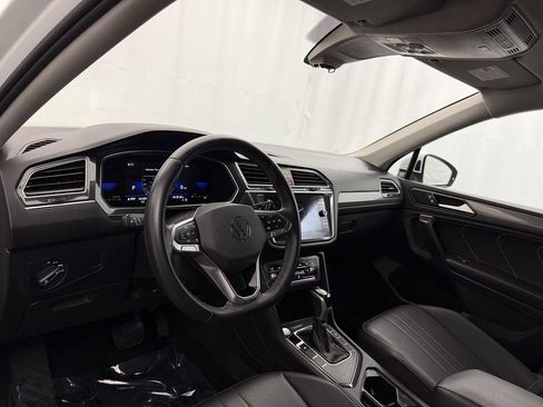 Used 2023 Volkswagen Tiguan SE FWD image 6