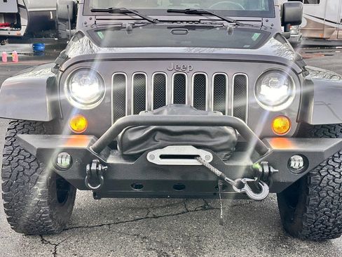 Used 2016 Jeep Wrangler Unlimited Sahara w/ Connectivity Group image 10