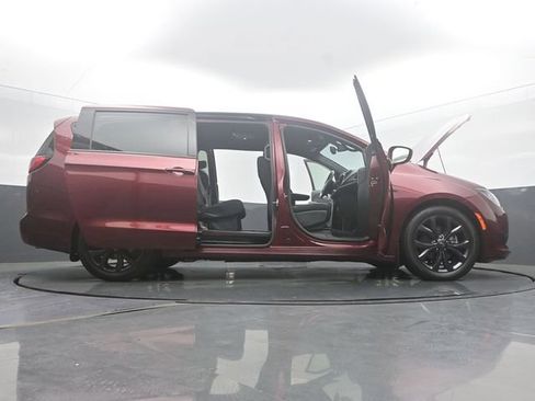 Used 2020 Chrysler Pacifica Touring w/ S Appearance Package FWD image 59