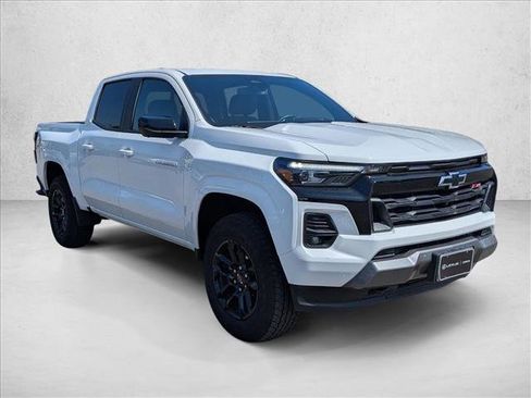 Used 2025 Chevrolet Colorado Z71 w/ Midnight Edition image 3