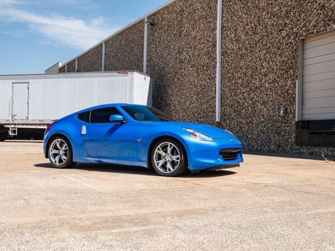 Used 2010 Nissan 370Z Touring w/ Sport Pkg RWD image 19