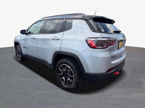 Used 2026 Jeep Compass Trailhawk AWD/4WD image 2