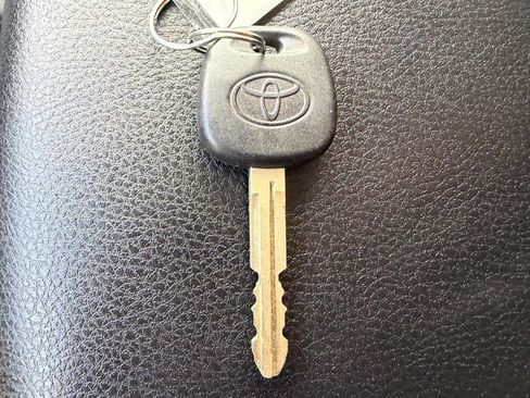 Used 2019 Toyota Tacoma SR w/ SR Convenience Package image 27