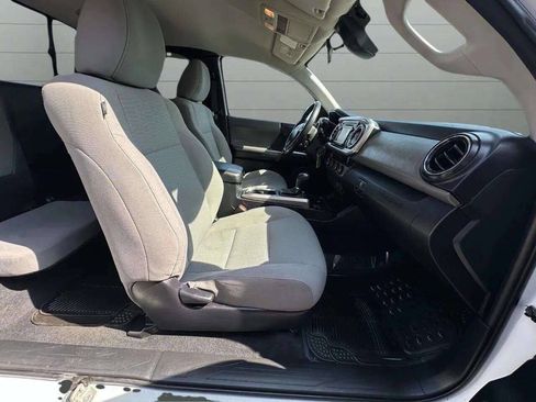 Used 2018 Toyota Tacoma SR5 AWD/4WD image 41