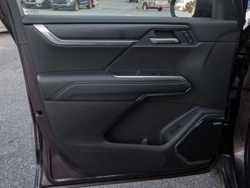 Used 2025 GMC Acadia Elevation image 16