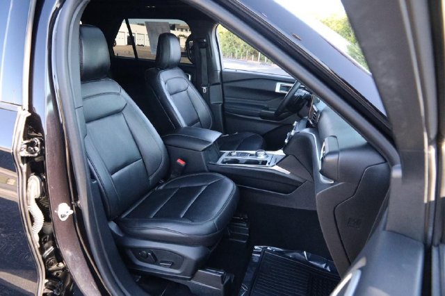Used 2020 Ford Explorer XLT w/ Equipment Group 202A AWD/4WD image 29