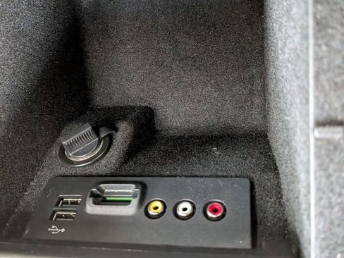 Used 2013 Ford Taurus SEL image 25