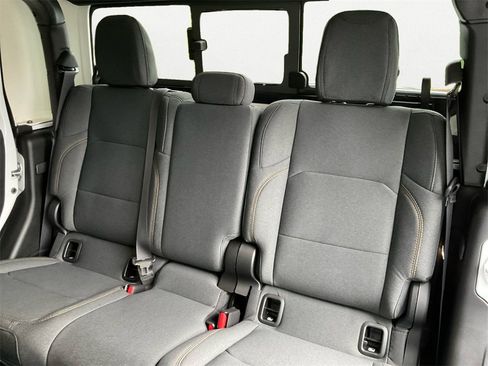 New 2025 Jeep Gladiator Sport image 9