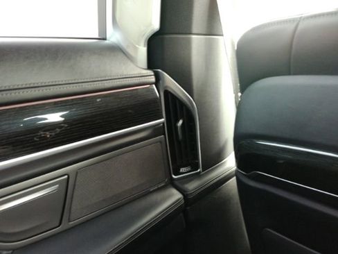 Used 2019 BMW 750i w/ Executive Package RWD image 34