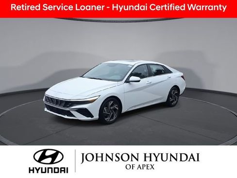 Used 2025 Hyundai Elantra SEL w/ Cargo Package image 4