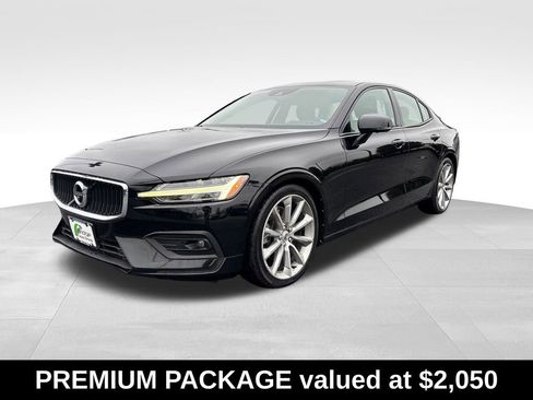 Used 2020 Volvo S60 T5 Momentum w/ Advanced Package image 4