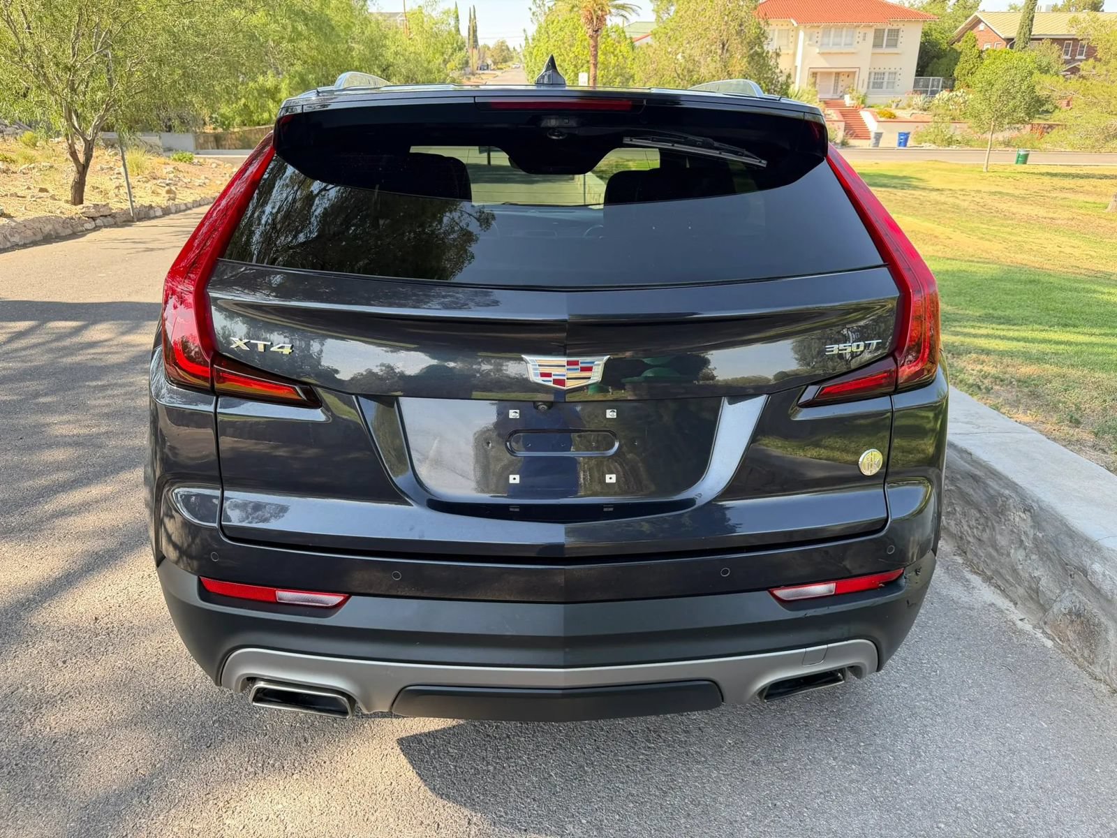 Used 2023 Cadillac XT4 Premium Luxury w/ Enhanced Visibility Package FWD image 4