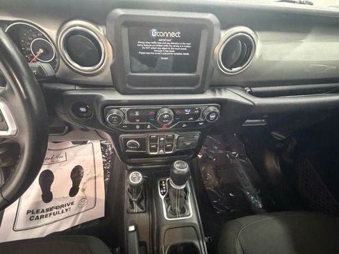 Used 2019 Jeep Wrangler Unlimited Sahara AWD/4WD image 18