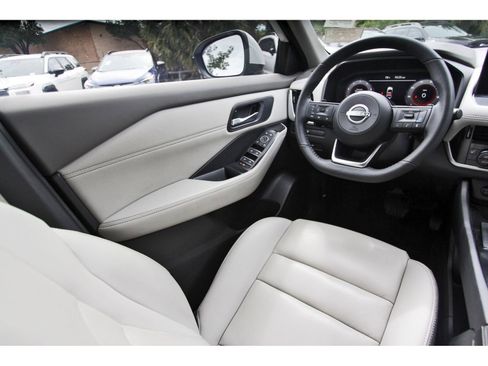 Used 2024 Nissan Rogue SL FWD image 8