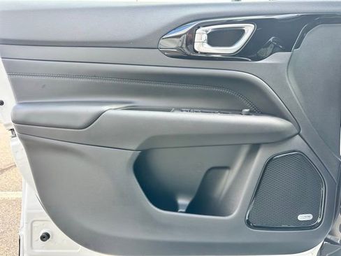 New 2025 Jeep Compass Limited w/ Sun & Sound Group image 9