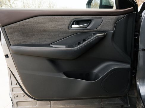 Used 2021 Nissan Rogue SV image 33