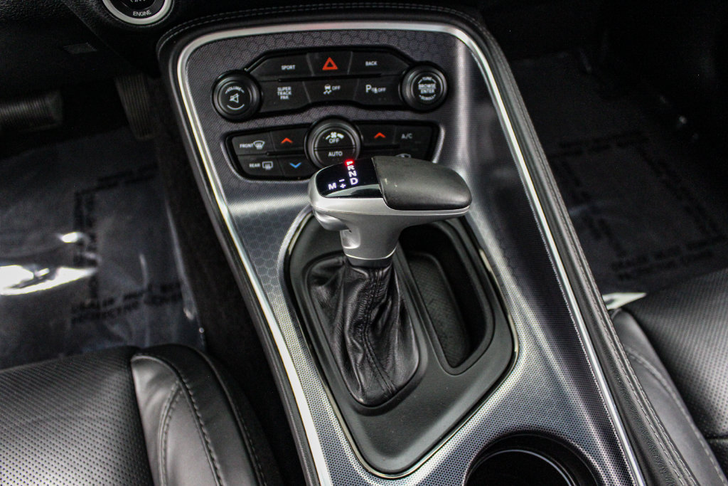 Used 2016 Dodge Challenger R/T RWD image 19