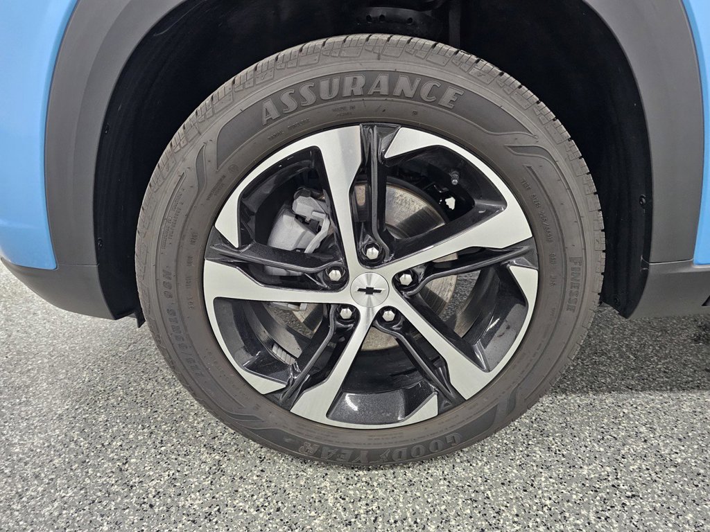 Used 2025 Chevrolet Trax RS w/ Sunroof Package FWD image 10