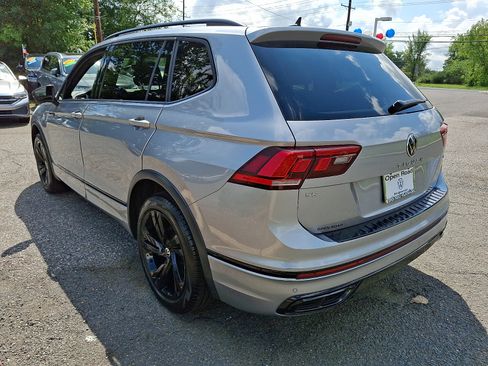 Used 2024 Volkswagen Tiguan SE R-Line AWD/4WD image 4