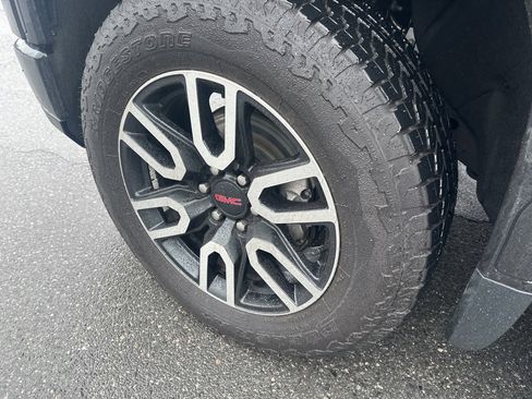 Used 2023 GMC Sierra 1500 AT4 w/ AT4 Preferred Package image 9