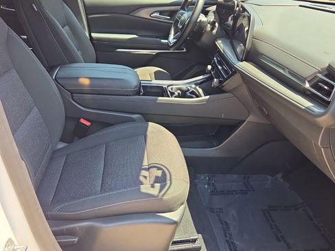 Used 2024 Chevrolet Traverse LT w/ Trailering Package FWD image 19