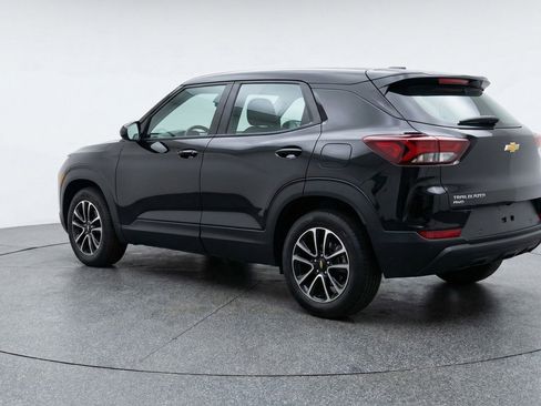 Used 2025 Chevrolet TrailBlazer LT w/ Driver Confidence Package image 6