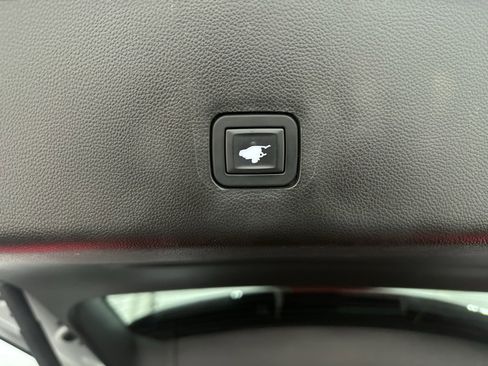 Used 2021 Chevrolet Traverse RS image 43