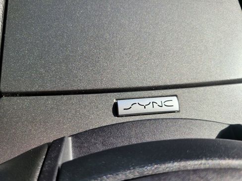 Used 2016 Ford Taurus SEL FWD image 29