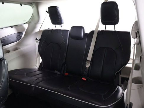 Used 2023 Chrysler Pacifica Limited image 42