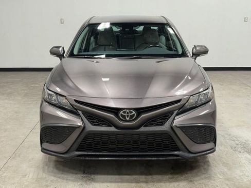 Used 2023 Toyota Camry SE image 4