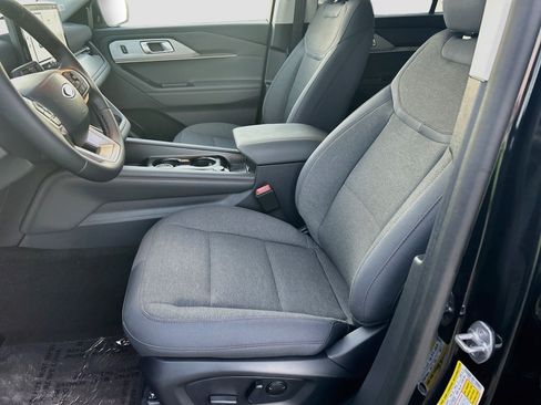 New 2026 Ford Explorer Active RWD image 15