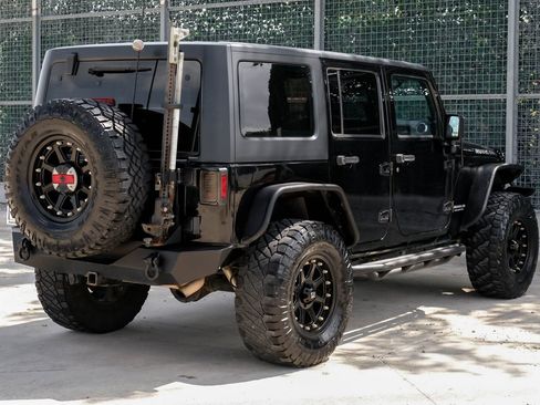 Used 2013 Jeep Wrangler Unlimited Rubicon w/ Connectivity Group AWD/4WD image 7