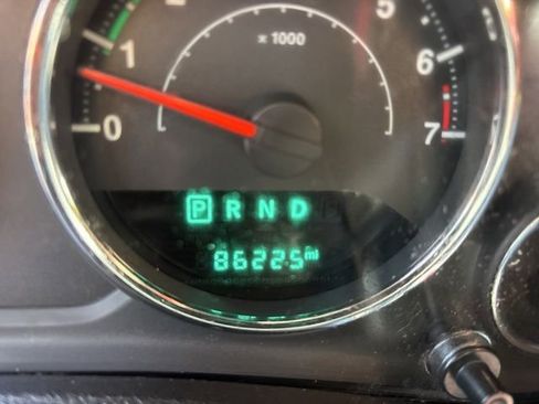 Used 2015 Jeep Wrangler Unlimited Sahara w/ Connectivity Group AWD/4WD image 12