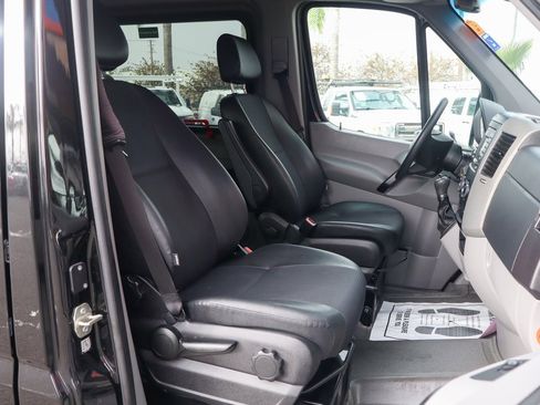 Used 2018 Mercedes-Benz Sprinter 2500 image 40