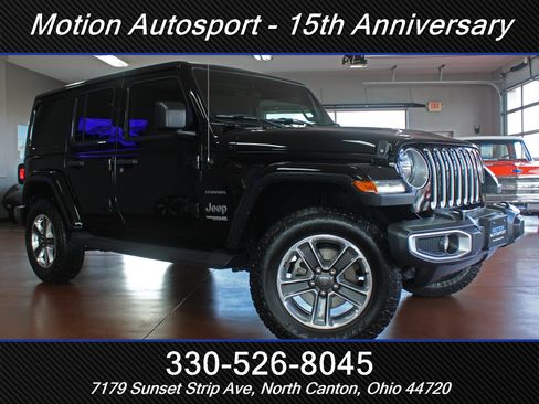 Used 2018 Jeep Wrangler Unlimited Sahara image 2