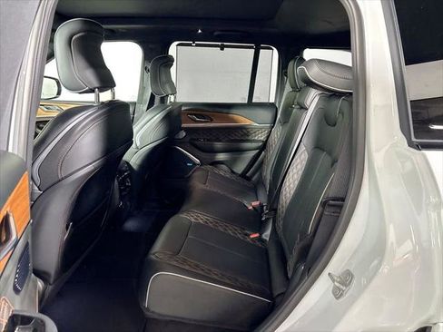 Certified 2025 Jeep Grand Cherokee Summit AWD/4WD image 22