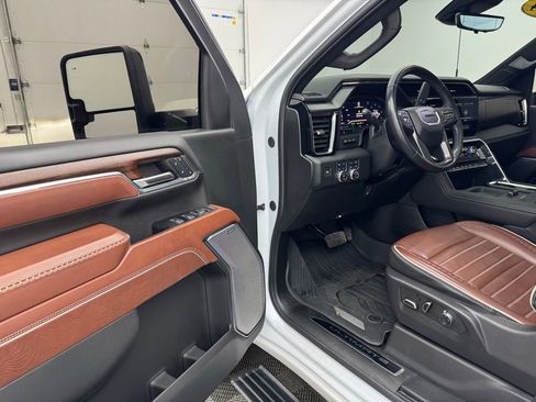 Used 2024 GMC Sierra 2500 Denali Ultimate AWD/4WD image 18