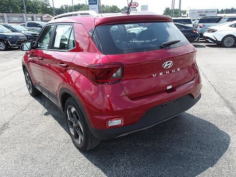 Certified 2025 Hyundai Venue Limited FWD image 5