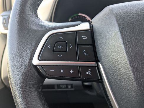 Used 2024 Toyota Sienna XLE FWD image 19