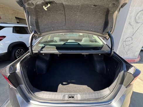 Used 2025 Nissan Altima 2.5 SV FWD image 32