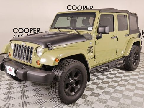 Used 2013 Jeep Wrangler Unlimited Sahara w/ Dual Top Group image 10